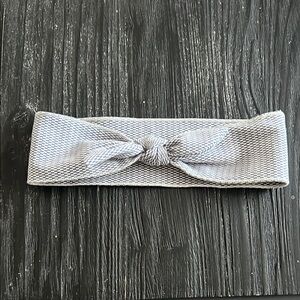 EUC 🎉 Gray Blue Micro Check Knitted Headband with Bow